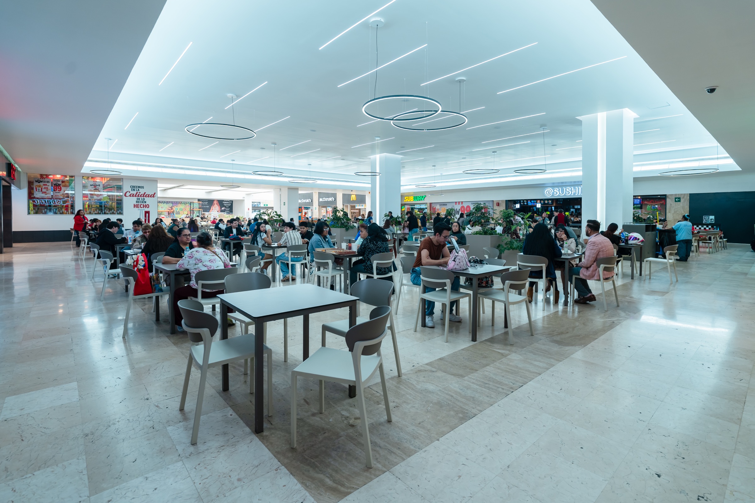Patio de comidas de Plaza Universidad